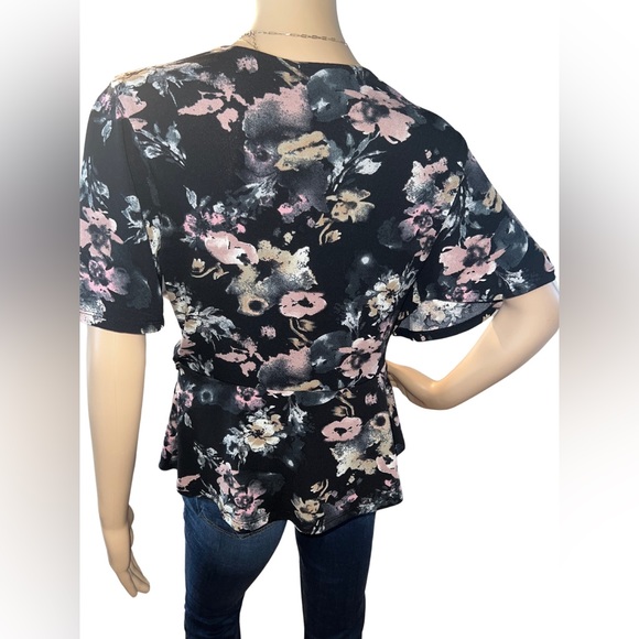 3️⃣/$25 Paper & Scissors blouse - Picture 6 of 6